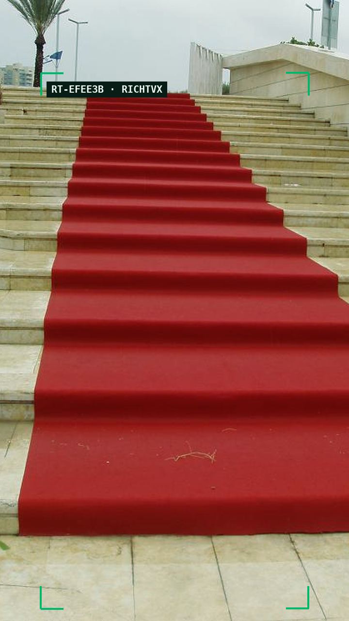 Long Live the Chaotic Step-And-Repeat: A Fashionable Delight